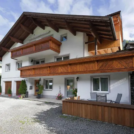 Deluxe Apartment In Sankt Gallenkirch With Mountain View Apartamento *